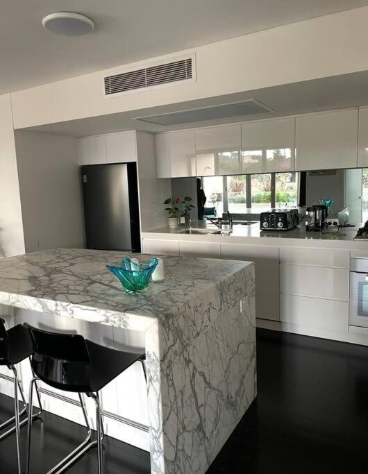Bondi Lux 2br Unit Parking And Lift Sydney